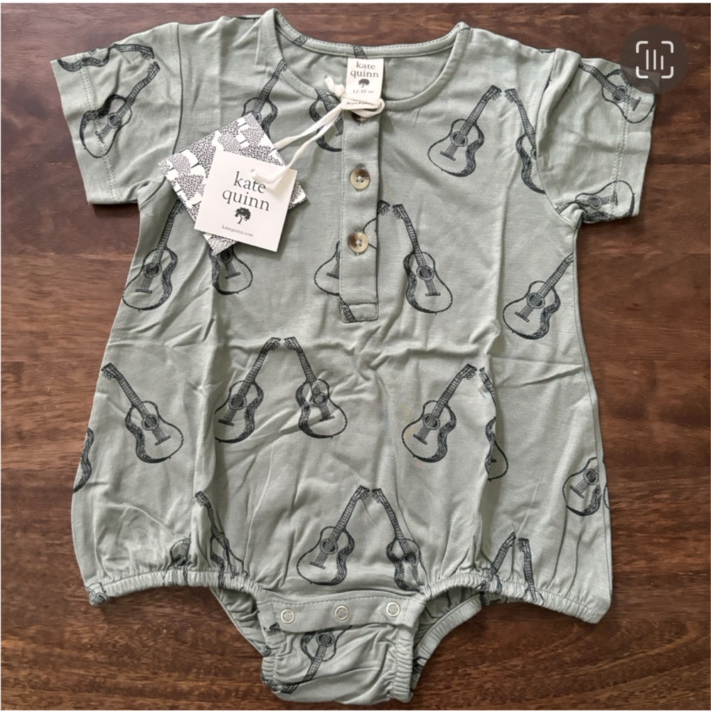 KATE QUINN Balsam Guitars Short Sleeve Henley Bubble